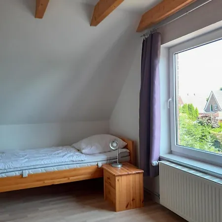 Direkt Am Kanal Apartment Emden