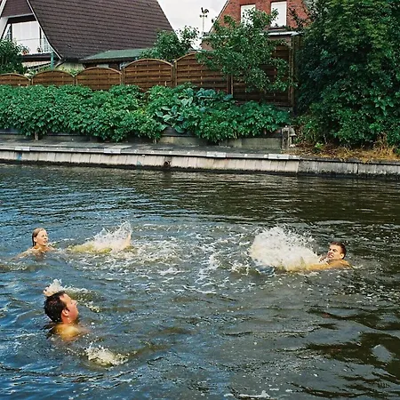 Direkt Am Kanal Apartment *